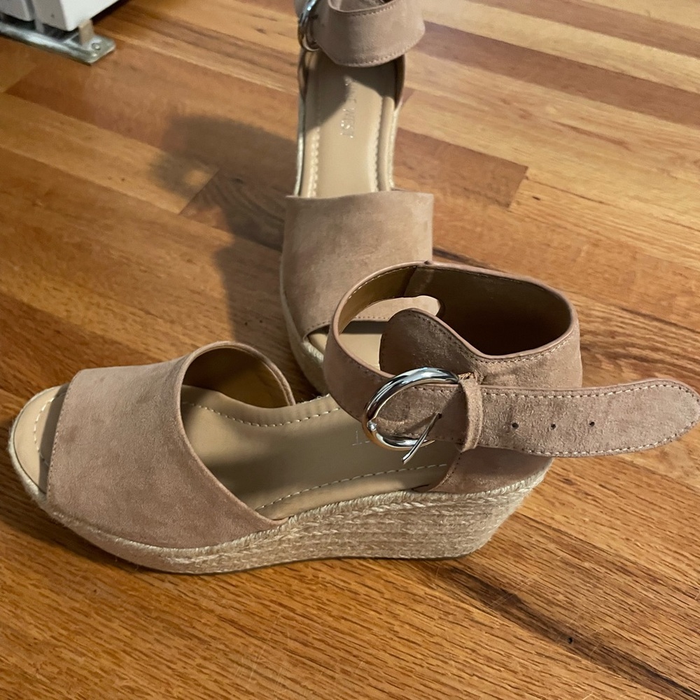 Nine West wedges, size 7, tan